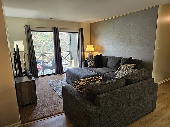 5th image of 1018 Cottonwood Ct APT 2B