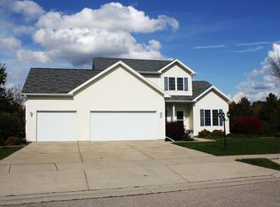 604 S Waters Edge Dr, Whitewater, WI 53190