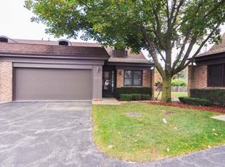 2757 Wilshire Ln, Northbrook, IL