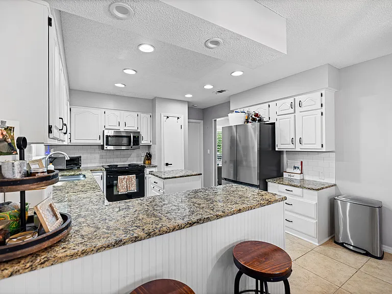 507 Nassau Dr — Photo 9