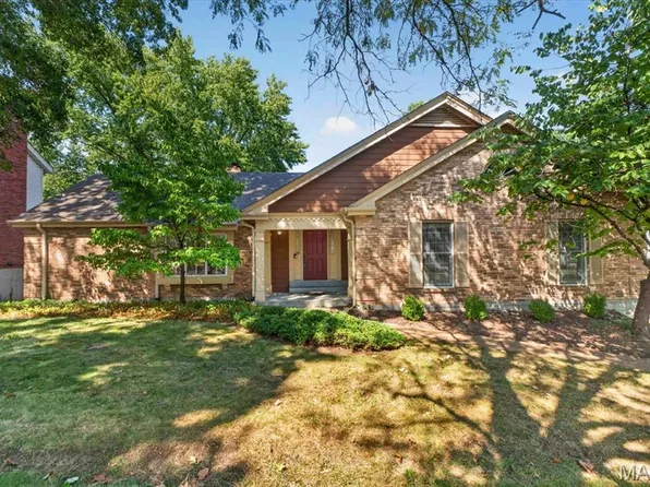 1573 Carman Valley Dr, Ballwin, MO 63021