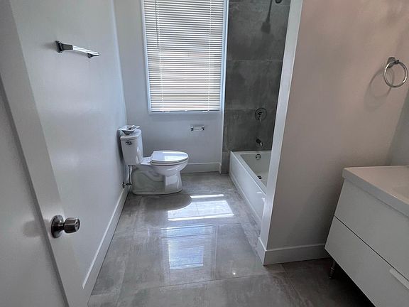 5th image of 4924 S King Dr #3S