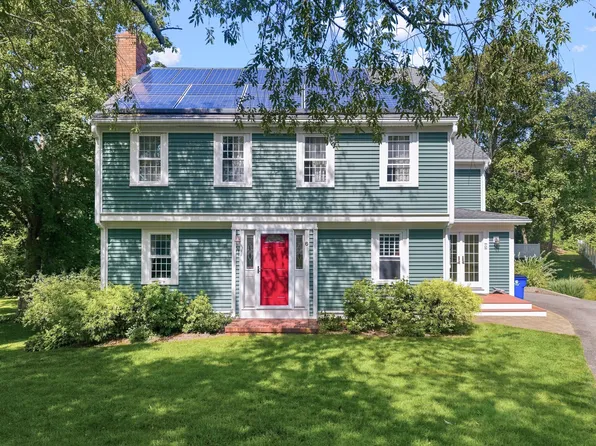 6 Meadowlark Ln, Buzzards Bay, MA 02532