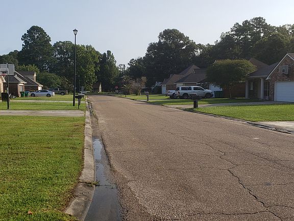 5th image of 26615 Parkwood Dr
