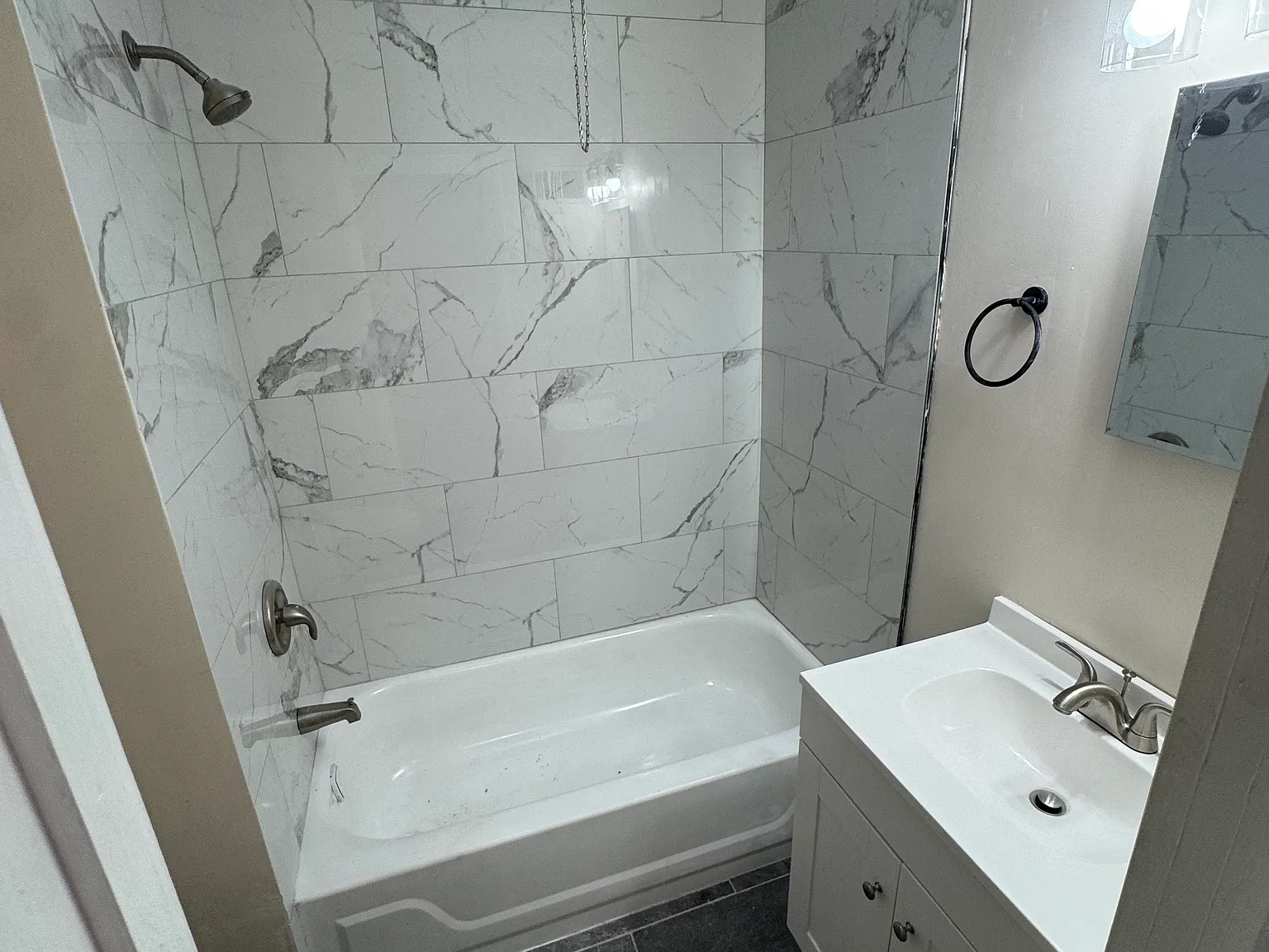 3 bed, 1000 sqft, $1,350 — Photo 3