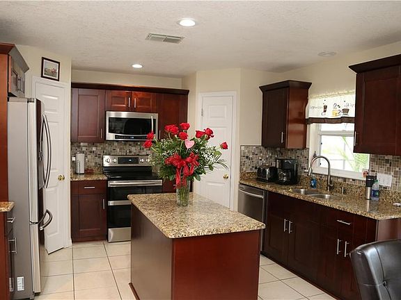 3rd image of 129 Carlisle Ct