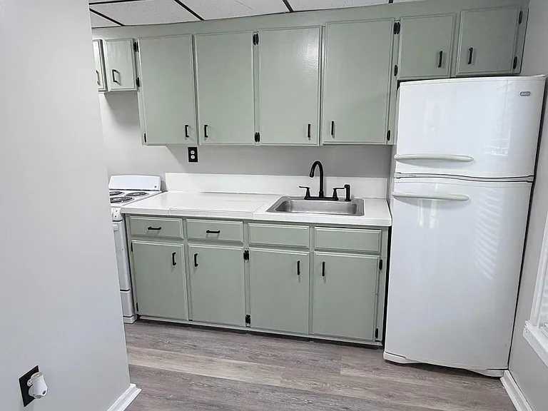 980 Scotland Ave #DOWNSTAIRS — Photo 8