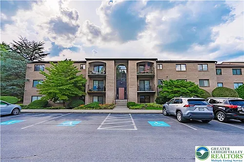 4501 N Hedgerow Dr #4 Photo 1