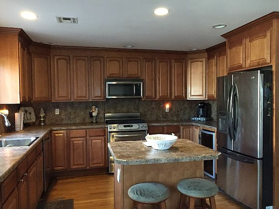 4th image of 401 Burgher Ave
