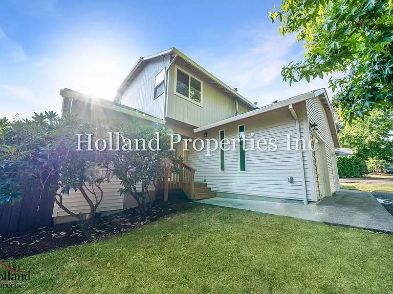 9059 SW Sagert St — Photo 1
