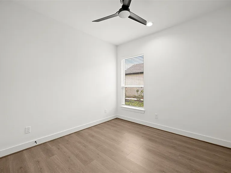 2711 Sunrise Breeze Dr — Photo 21