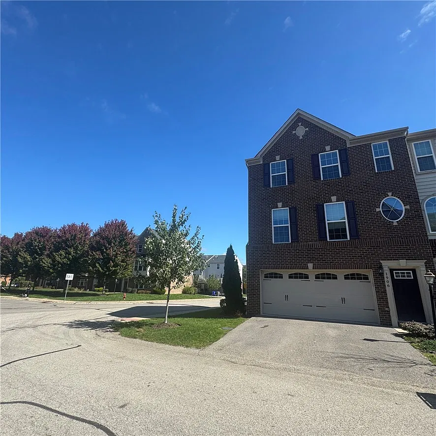 3 bed, 2.5 bath, 2088 sqft, $2,700 — Photo 2