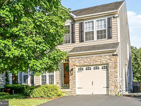 292 Maple Dr, Hanover, PA 17331
