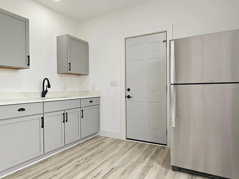1035 Crosby St #1037 — Photo 6