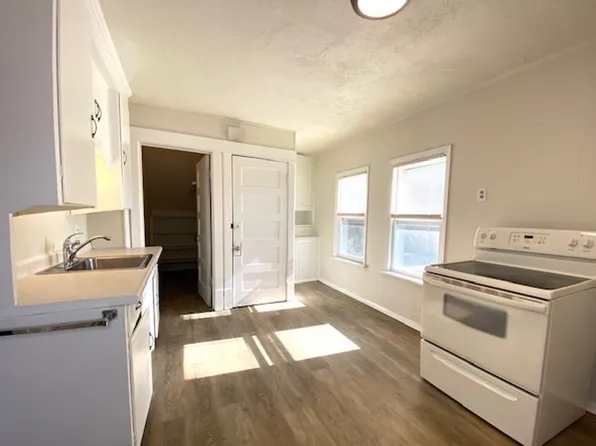 733 1st St, Menasha, WI 54952