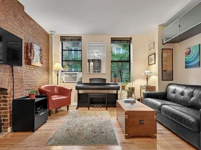 220 E 82nd St APT 2RE, Manhattan, NY, 10028