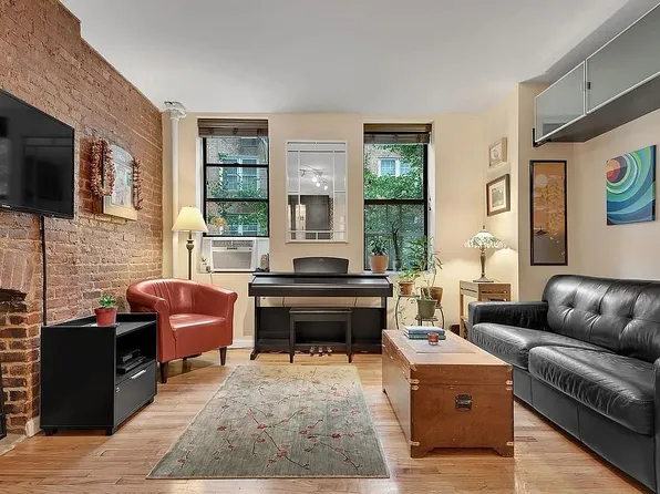 220 E 82nd St APT 2RE, Manhattan, NY 10028