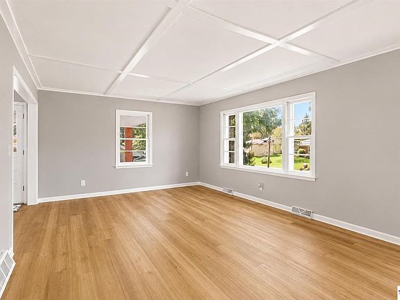 3rd image of 316 Deepwood Dr