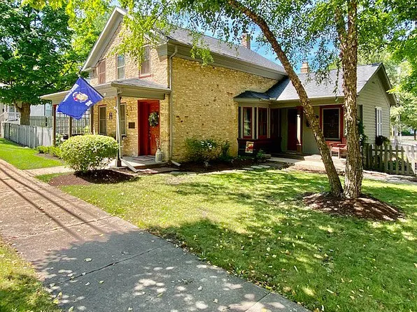 132 W State St, Burlington, WI 53105