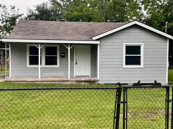 1720 Ives St, Beaumont, TX 77703