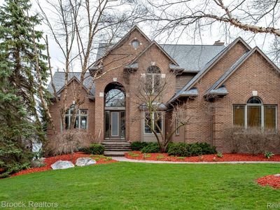 7080 Colony Dr, West Bloomfield, MI, 48323