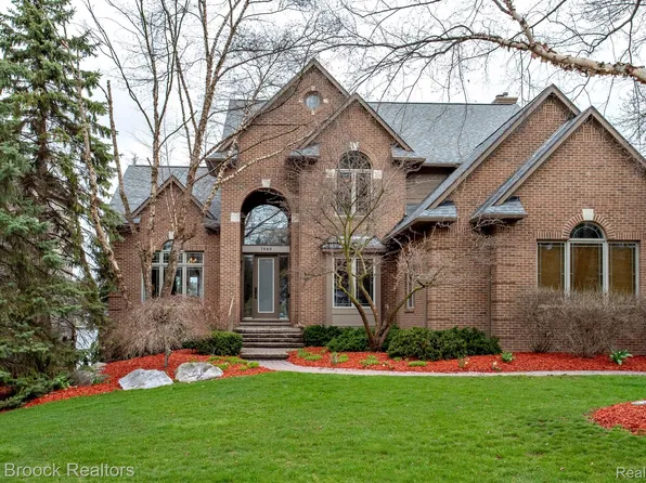 7080 Colony Dr, West Bloomfield, MI 48323