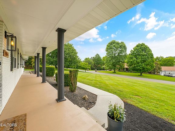 5th image of 216 Foothills Dr