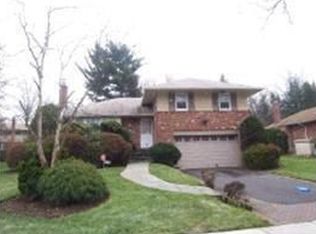 2056 Stratford Dr, Westbury, NY 11590