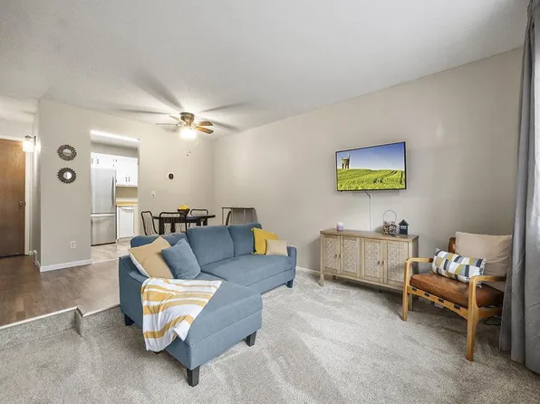 5431 W Brenner Pass, Fridley, MN 55432