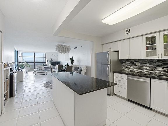 4th image of 20225 NE 34th Ct APT 2218