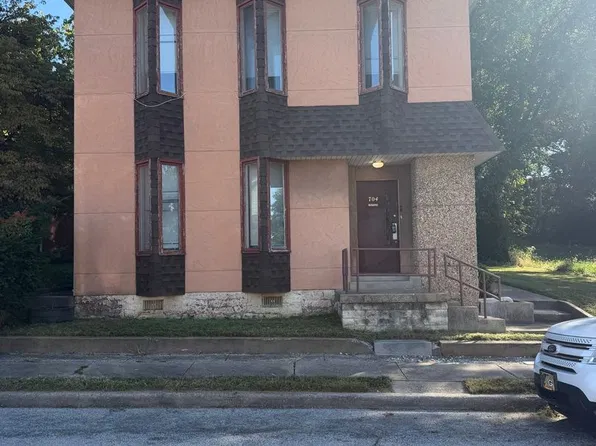704 S High St #B, Belleville, IL 62220