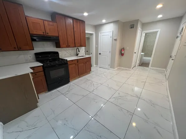 210 W Broadway #3, Paterson, NJ 07522