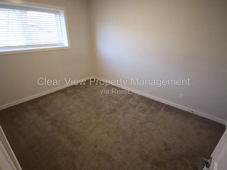 994 41st Ave N #LOWER LEVEL — Photo 8