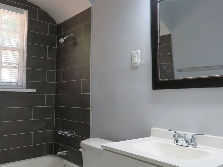 1612 Netherwood Ave — Photo 3