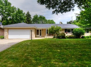 1650 N 117th St, Wauwatosa, WI 53226