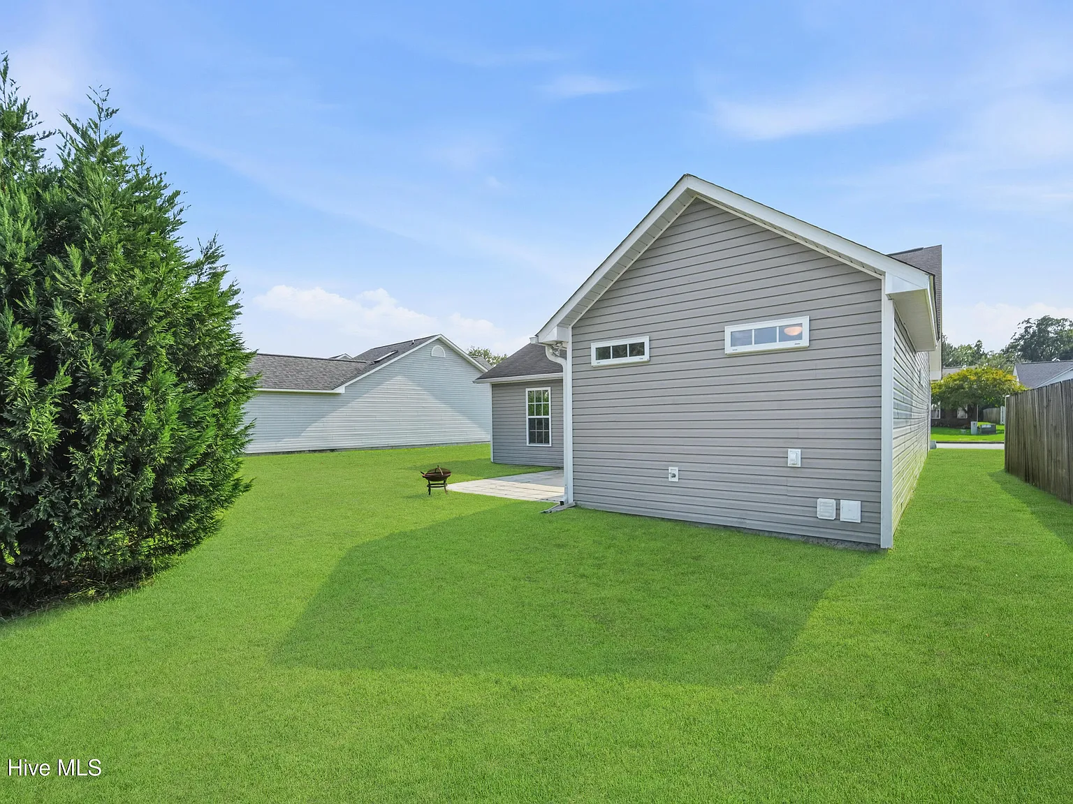 3 bed, 2.0 bath, 1150 sqft, $1,695 — Photo 2