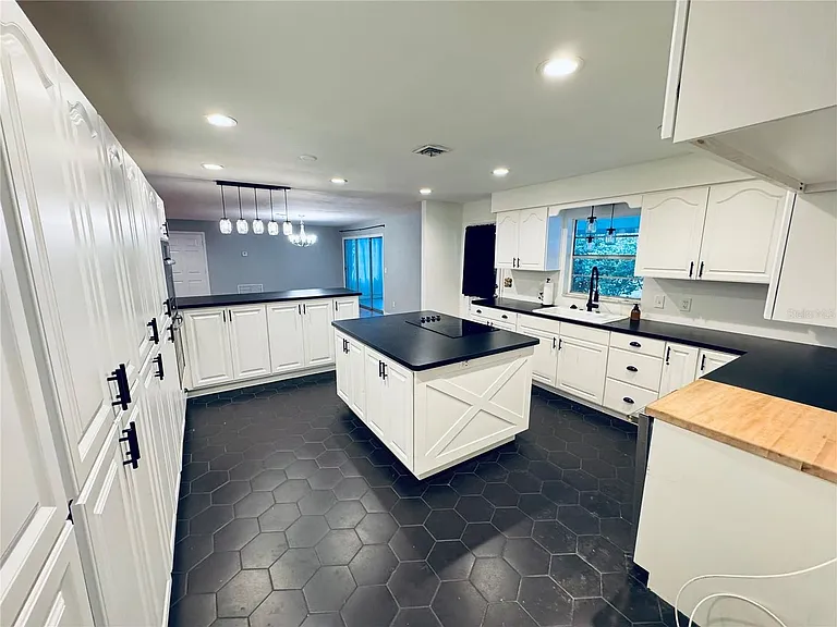 2022 Edgewood Rd — Photo 8