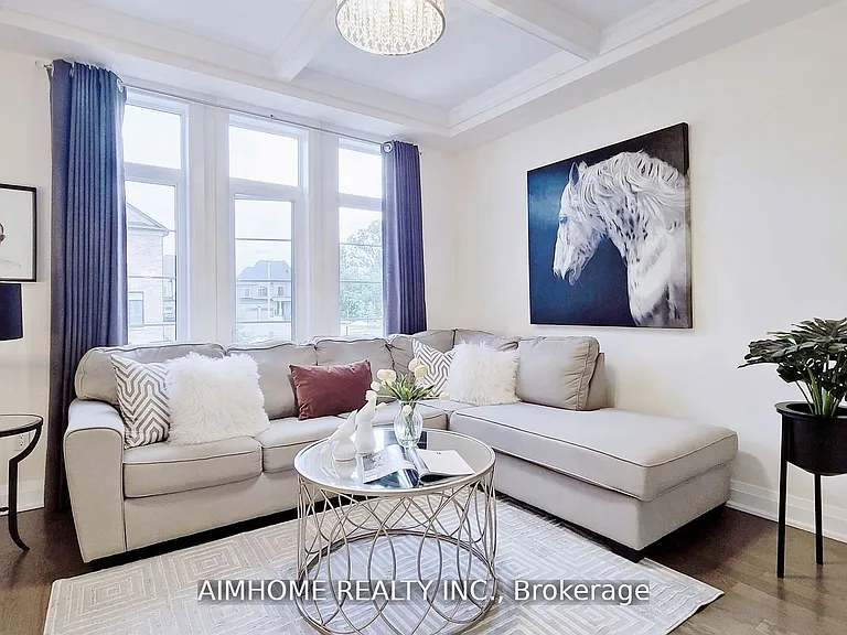 45 Duncombe Ln — Photo 2