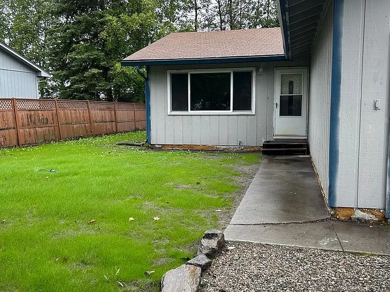 1120 Joyce Dr — Photo 1