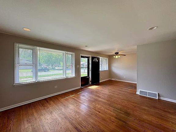4th image of 14401 Kolin Ave