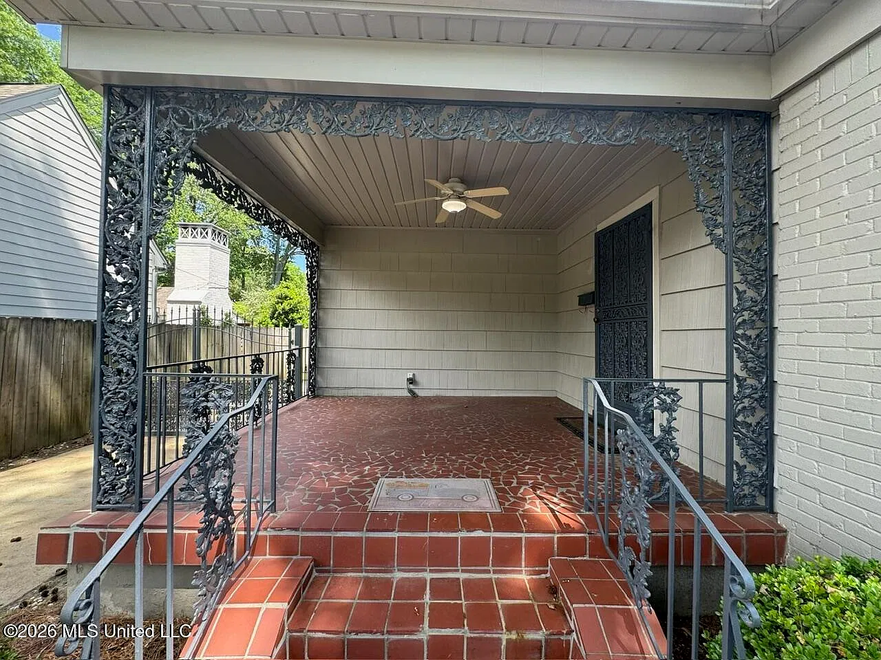 3 bed, 2.0 bath, 1668 sqft, $2,200 — Photo 2
