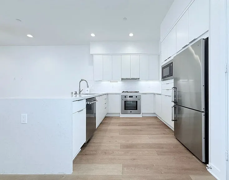 10917 1/2 Otsego St — Photo 12