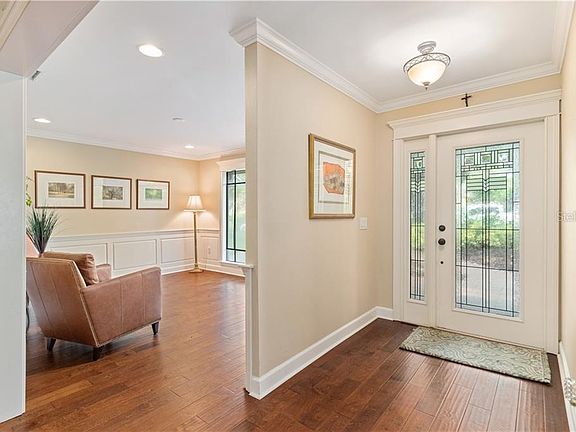 3rd image of 828 Brookwood Dr