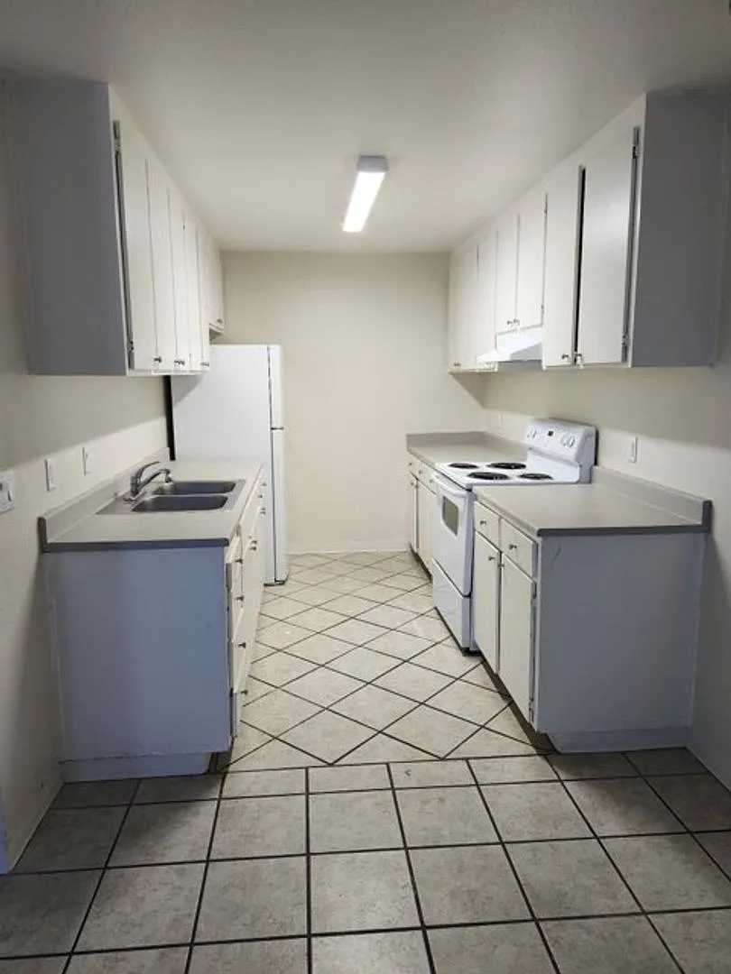 Sonoma Court Townhomes — Photo 4