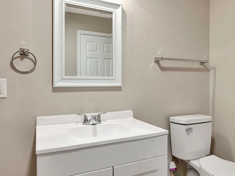Creekside Apartments — Photo 17