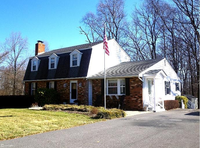 1st image of 217 Lincoln Ln