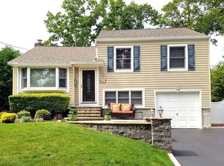3 Bruce Ln S, Kings Park, NY 11754