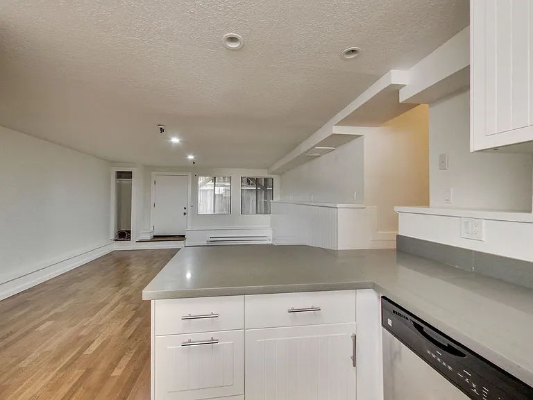 193B Henry St — Photo 4