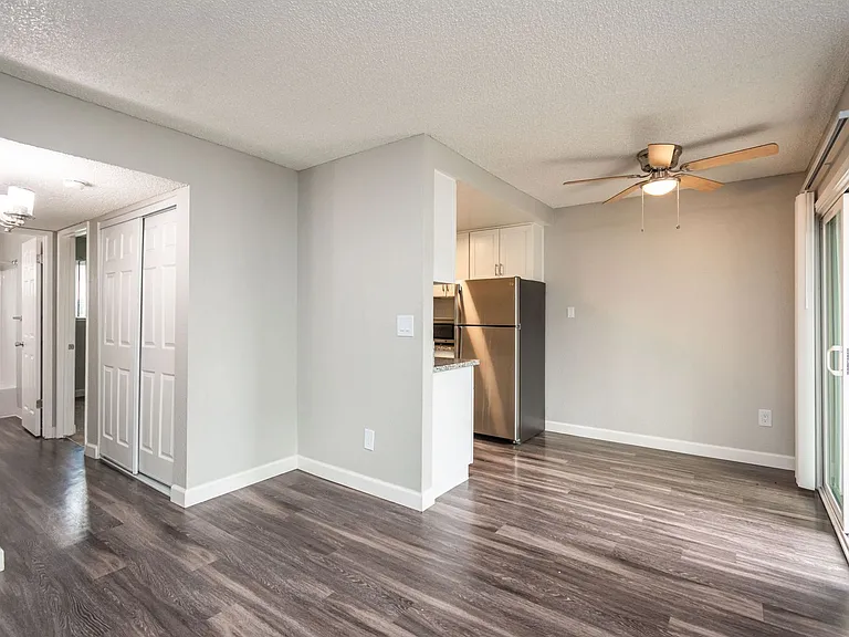 Gold Creek Apartments — Photo 25