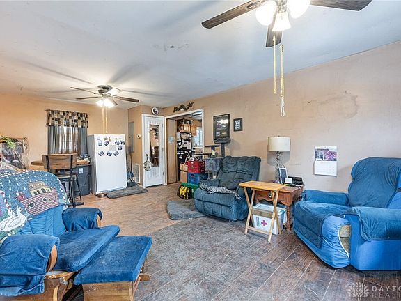 2nd image of 6342 Saxony Rd